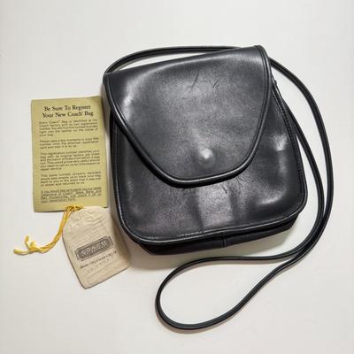 LOT 131K: Vintage Coach Leather Hand Bag