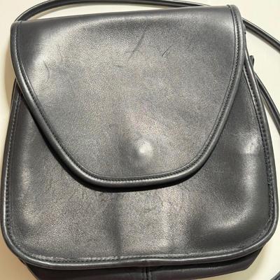 LOT 131K: Vintage Coach Leather Hand Bag