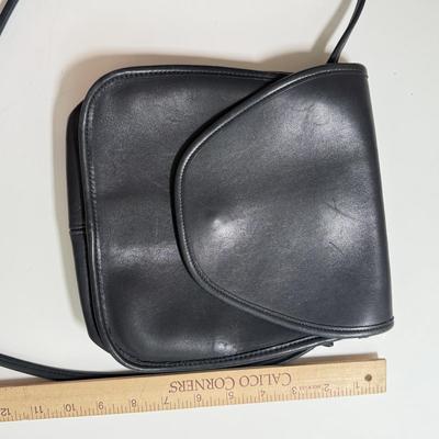 LOT 131K: Vintage Coach Leather Hand Bag