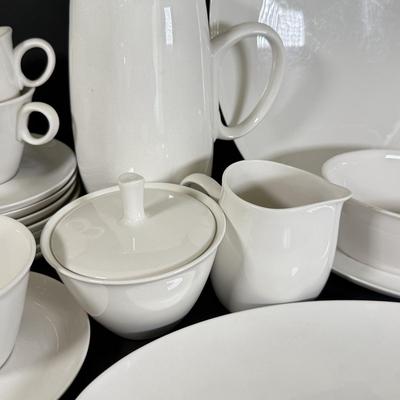 LOT 132K: Franciscan White Stone Wear Dishes