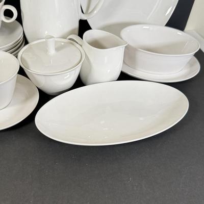 LOT 132K: Franciscan White Stone Wear Dishes