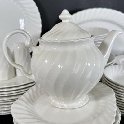 LOT 133K: Johnson Brothers Ironstone Dish Set