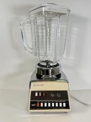 LOT 138K: Vintage Osterizer Pulse-Matic Blender w/ Mini Jars