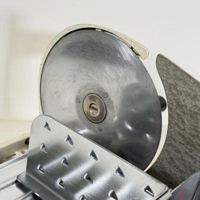 LOT 139K: Vintage General Slicing Machine Model 300