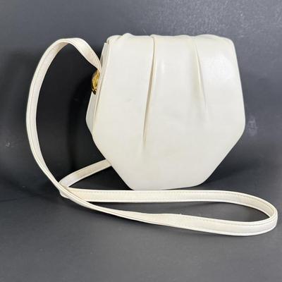 LOT 182L: Two Structured Andé Purses