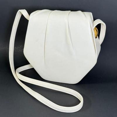 LOT 182L: Two Structured Andé Purses