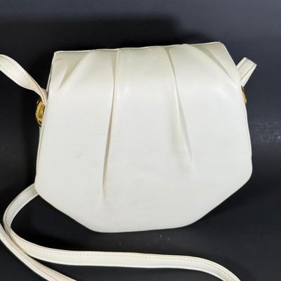 LOT 182L: Two Structured Andé Purses