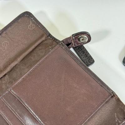 LOT 183L: Collection of Wallets: Leather, Guess, Fossil