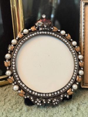 LOT 186D: Huge Collection of Vintage & Metal Photo Frames