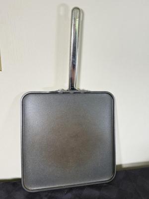 LOT 187K: Kitchen Pans: Calphalon & More