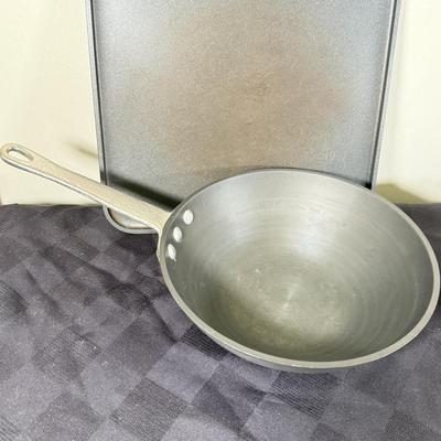 LOT 187K: Kitchen Pans: Calphalon & More
