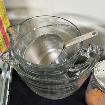 LOT 189K: Baking Collection: Nordic Ware Bundt Pan, Pyrex Dishes, Pampered Chef Measuring Cups & More