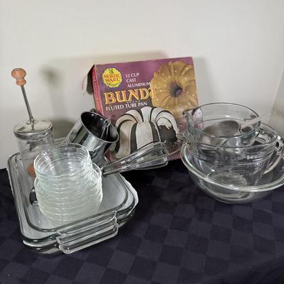 LOT 189K: Baking Collection: Nordic Ware Bundt Pan, Pyrex Dishes, Pampered Chef Measuring Cups & More