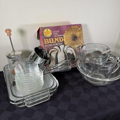 LOT 189K: Baking Collection: Nordic Ware Bundt Pan, Pyrex Dishes, Pampered Chef Measuring Cups & More