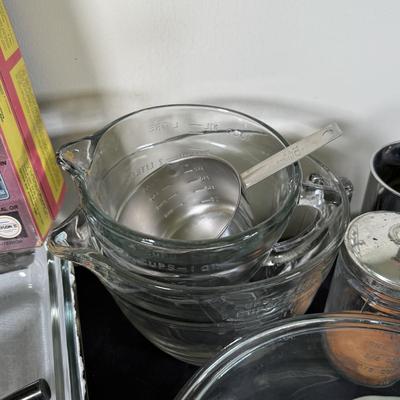 LOT 189K: Baking Collection: Nordic Ware Bundt Pan, Pyrex Dishes, Pampered Chef Measuring Cups & More