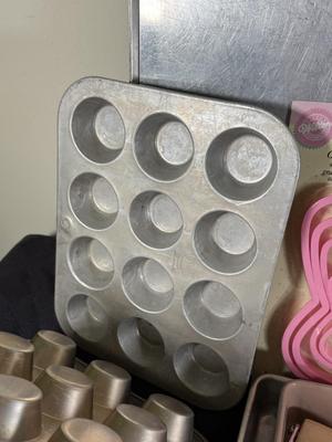 LOT 190K: Baking Collection: Durand Nesting Glass Mixing Bowls, Cookie Sheets & More