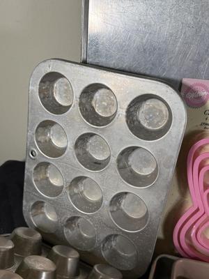 LOT 190K: Baking Collection: Durand Nesting Glass Mixing Bowls, Cookie Sheets & More