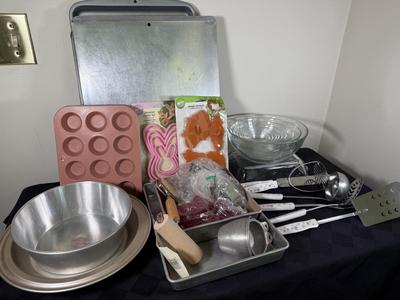 LOT 190K: Baking Collection: Durand Nesting Glass Mixing Bowls, Cookie Sheets & More