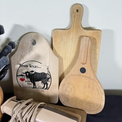 LOT 191K: Farberware Knife Block, General Electric Carving Knife w/ Collection of Knives & Cutting Boards
