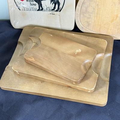 LOT 191K: Farberware Knife Block, General Electric Carving Knife w/ Collection of Knives & Cutting Boards