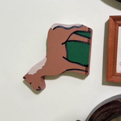 LOT 192K: Cute Cottage Core Wood Decor