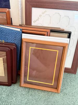 LOT 193D: Huge Photo Frame Collection