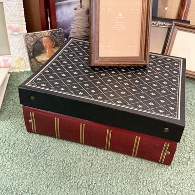 LOT 193D: Huge Photo Frame Collection