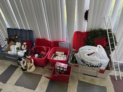 LOT 194P: Four Totes with Christmas Decor