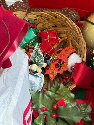 LOT 194P: Four Totes with Christmas Decor