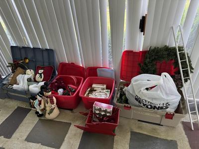 LOT 194P: Four Totes with Christmas Decor