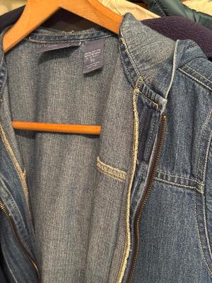 LOT 199L: Coat Closet Clearout! Scarves & More