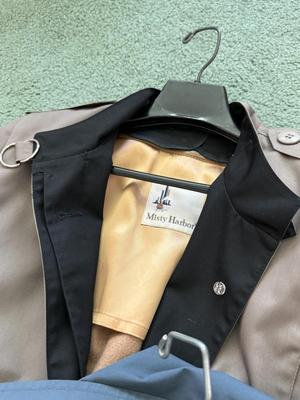 LOT 200L: Men’s Jackets: Fleet Street & London Fog