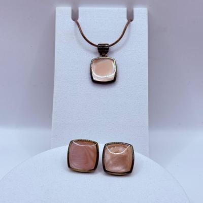 LOT 230J: Matching 925 Mother of Pearl Sterling Silver Necklace & Earring Set (19.22gtw)