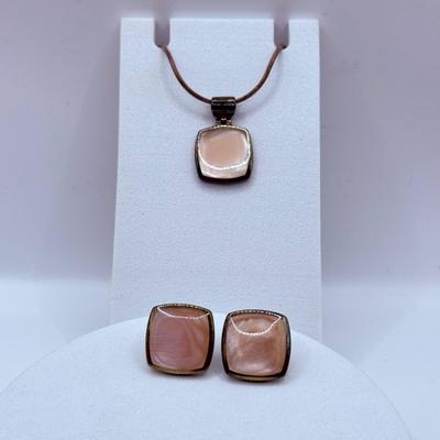 LOT 230J: Matching 925 Mother of Pearl Sterling Silver Necklace & Earring Set (19.22gtw)