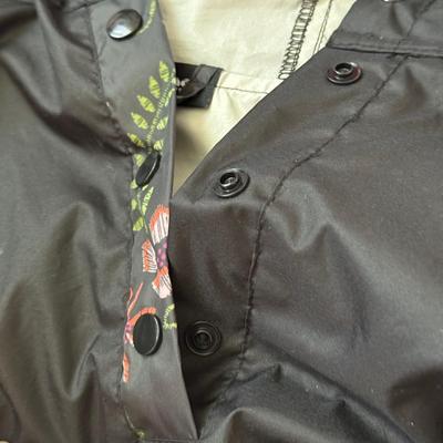 LOT 231L: Ladies’ Windbreakers & Jackets: Tally Ho, Charter Club, Fleet Street Ltd, London Fog, Totes