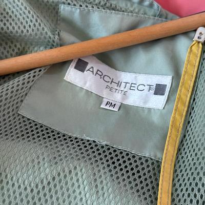LOT 231L: Ladies’ Windbreakers & Jackets: Tally Ho, Charter Club, Fleet Street Ltd, London Fog, Totes
