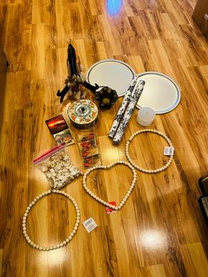 MISCELLANEOUS LOT OF RANDOM ITEMS