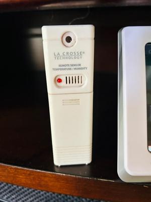 LACROSSE TECHNOLOGIES INDOOR/OUTDOOR WEATHER STATION