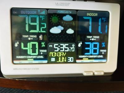 LACROSSE TECHNOLOGIES INDOOR/OUTDOOR WEATHER STATION