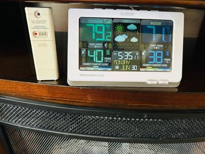 LACROSSE TECHNOLOGIES INDOOR/OUTDOOR WEATHER STATION