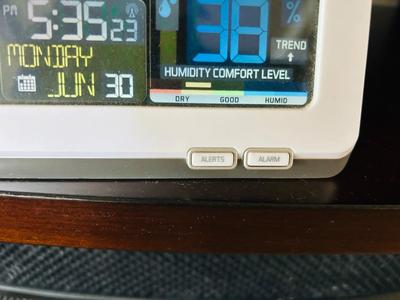 LACROSSE TECHNOLOGIES INDOOR/OUTDOOR WEATHER STATION