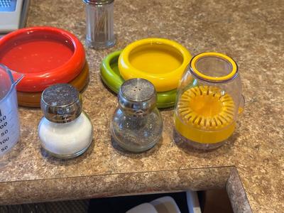 KITCHEN UTENSILS AND SHAKERS