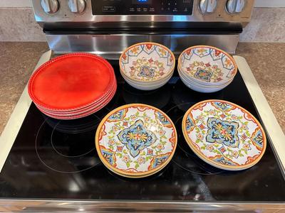 PLASTIC DINNERWARE