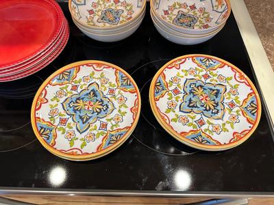 PLASTIC DINNERWARE