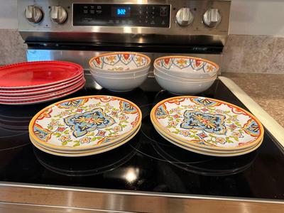 PLASTIC DINNERWARE