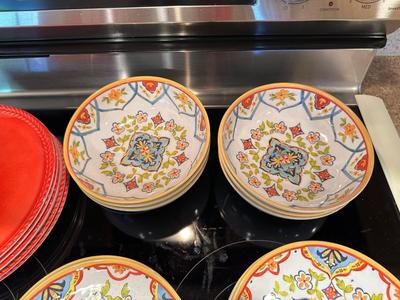 PLASTIC DINNERWARE
