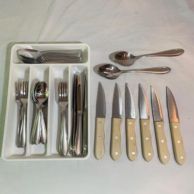 8 Person Hampton Forge Signature Flatware Set plus Steak Knives (K-SS)