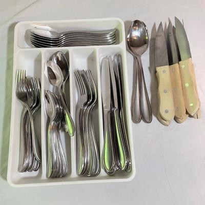 8 Person Hampton Forge Signature Flatware Set plus Steak Knives (K-SS)