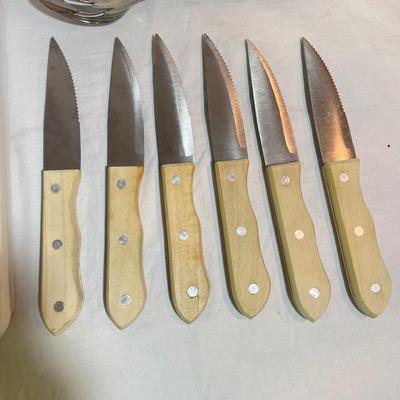 8 Person Hampton Forge Signature Flatware Set plus Steak Knives (K-SS)