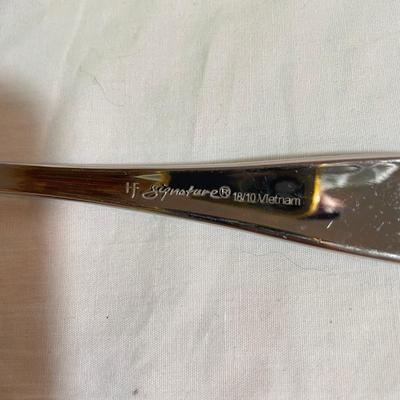 8 Person Hampton Forge Signature Flatware Set plus Steak Knives (K-SS)